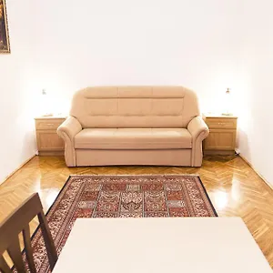 authentic-budapest-apartment.inbudapesthotels.com/